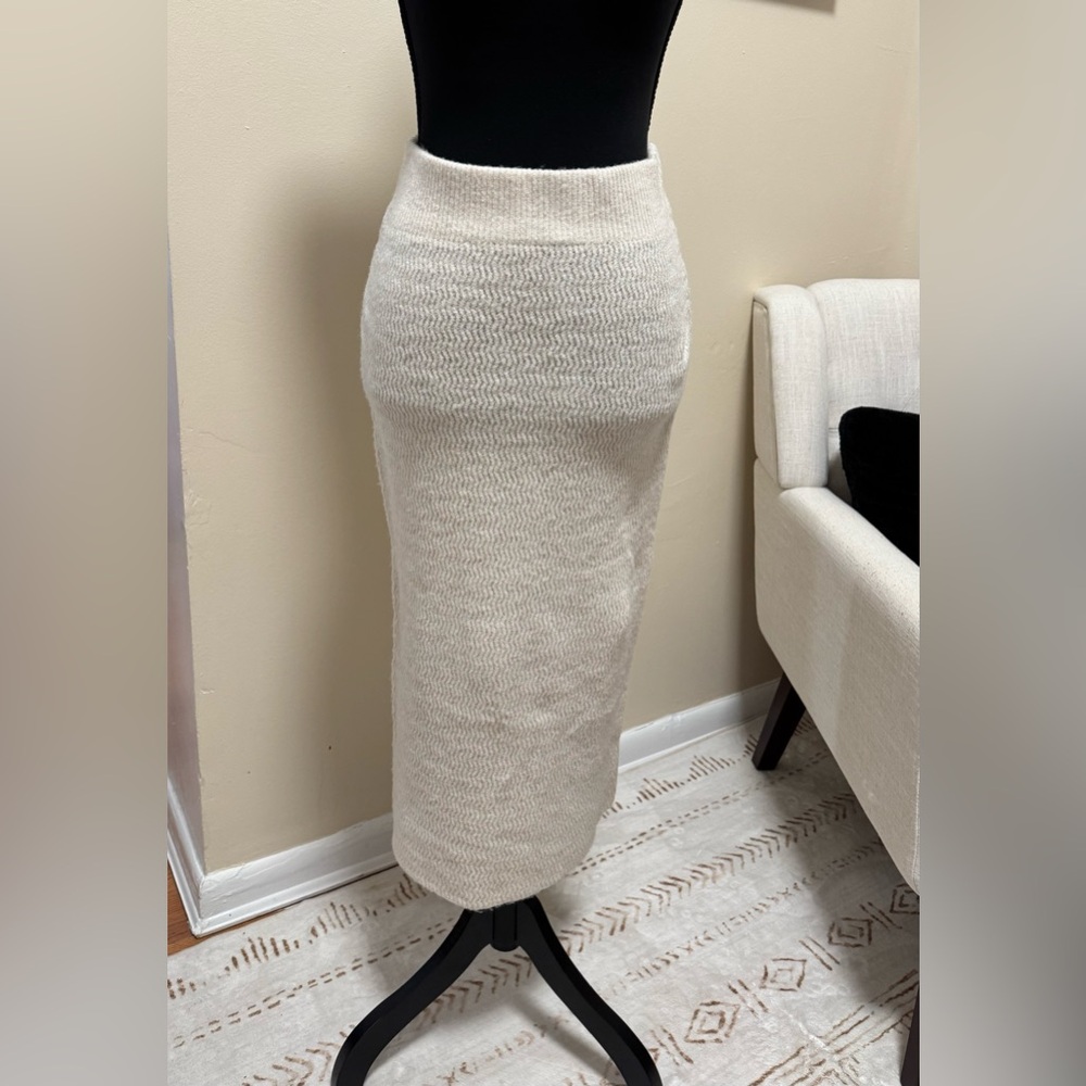 Elegant Cream Knit Skirt